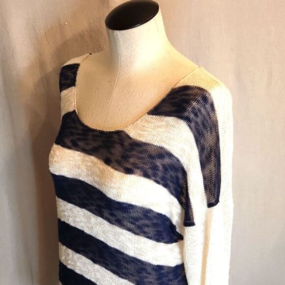 Womens Xhilaration Navy and Cream striped lightweight top size Medium - Picture 10 of 11